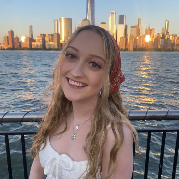 Meet your Posher, Katherine - Picture 2 of 4